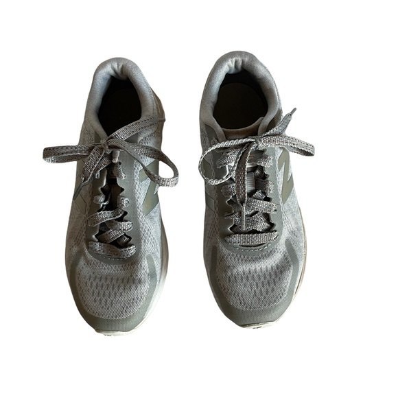 New Balance Arishi Running Sneaker Silver with Lavender White Sole Girls SZ 1 - Picture 3 of 8